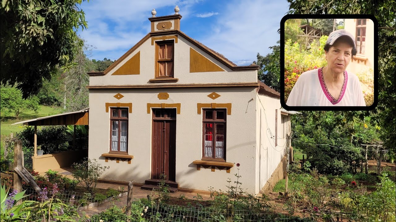 ÓRFÃ HERDOU UM BANCO ANTIGO E MORA NELE HOJE COM MUITAS RELÍQUIAS ANTIGAS