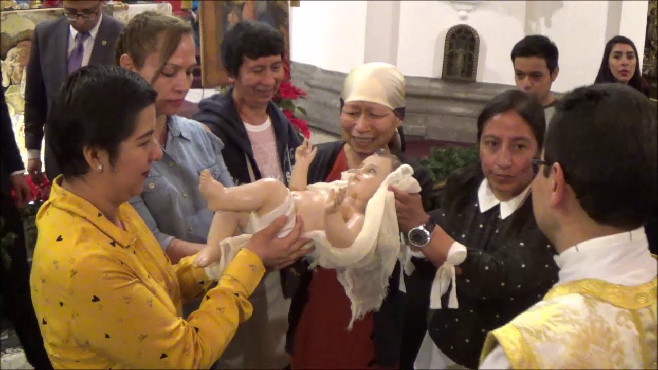 Colocación del Niño Jesús en Nacimiento La Merced Noche Buena 2019 Guatemala
