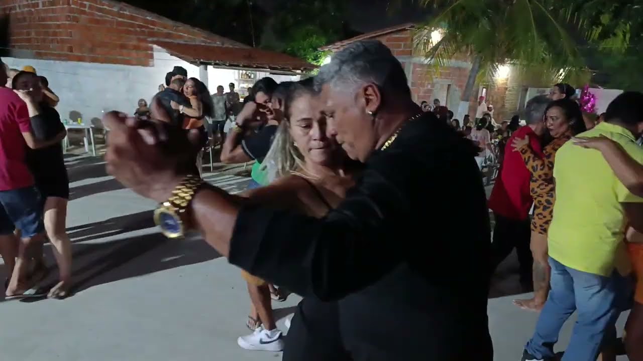 FORRÓ QUE SE GARANTE SOLADO DE SANFONA PUXA SAMUEL MENEZES NA QUADRA DO LUIZ CARLOS