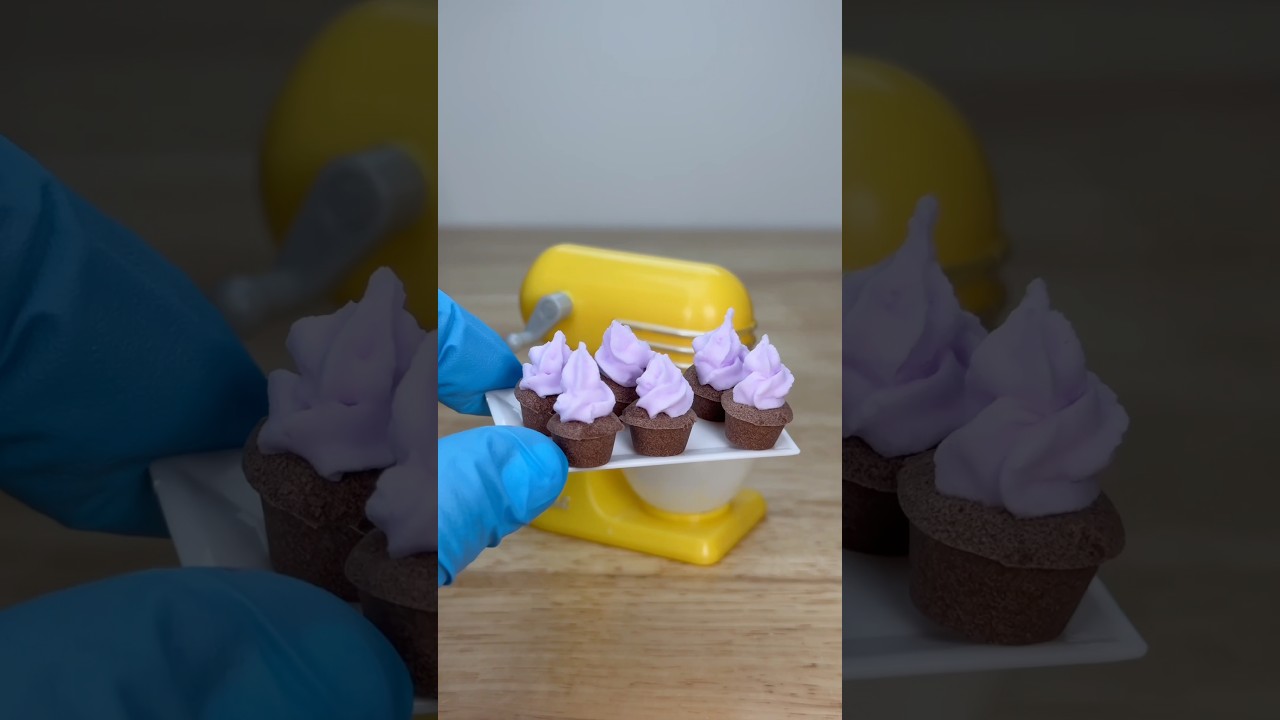 Make mini cupcakes with a mini mixer with me! 😋 