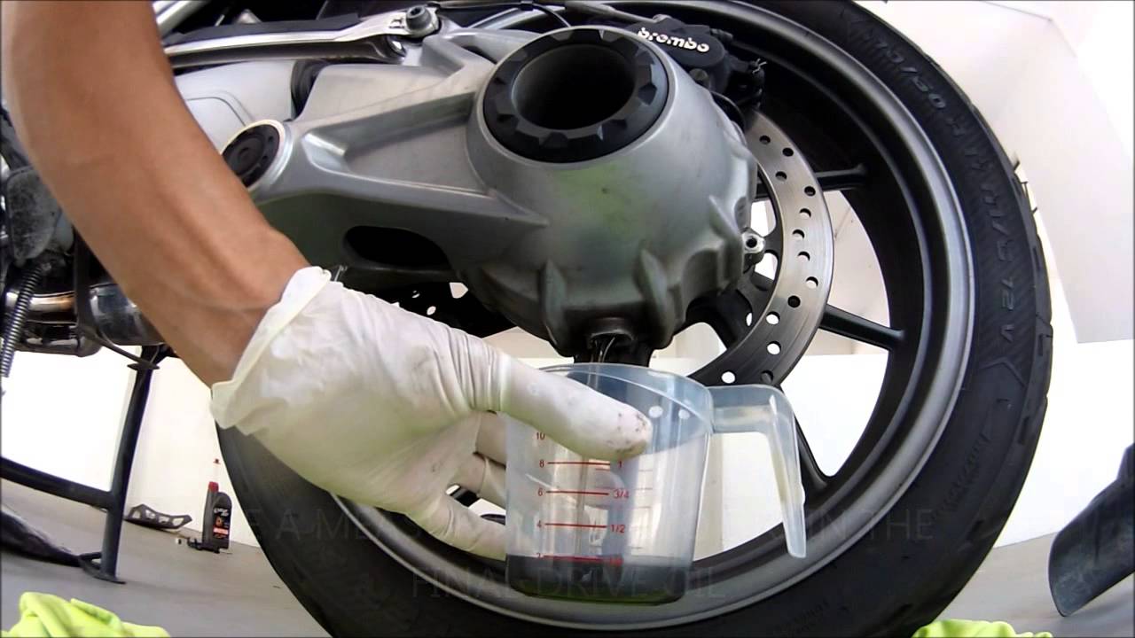 R1200GSW Full Service Final Drive Oil Change Part Two