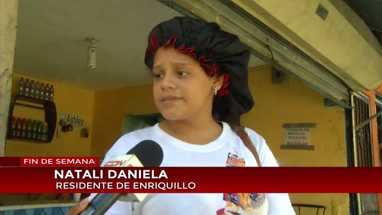 Moradores del barrio Enriquillo en el Kilómetro 9 exigen reparación de calle deteriorada