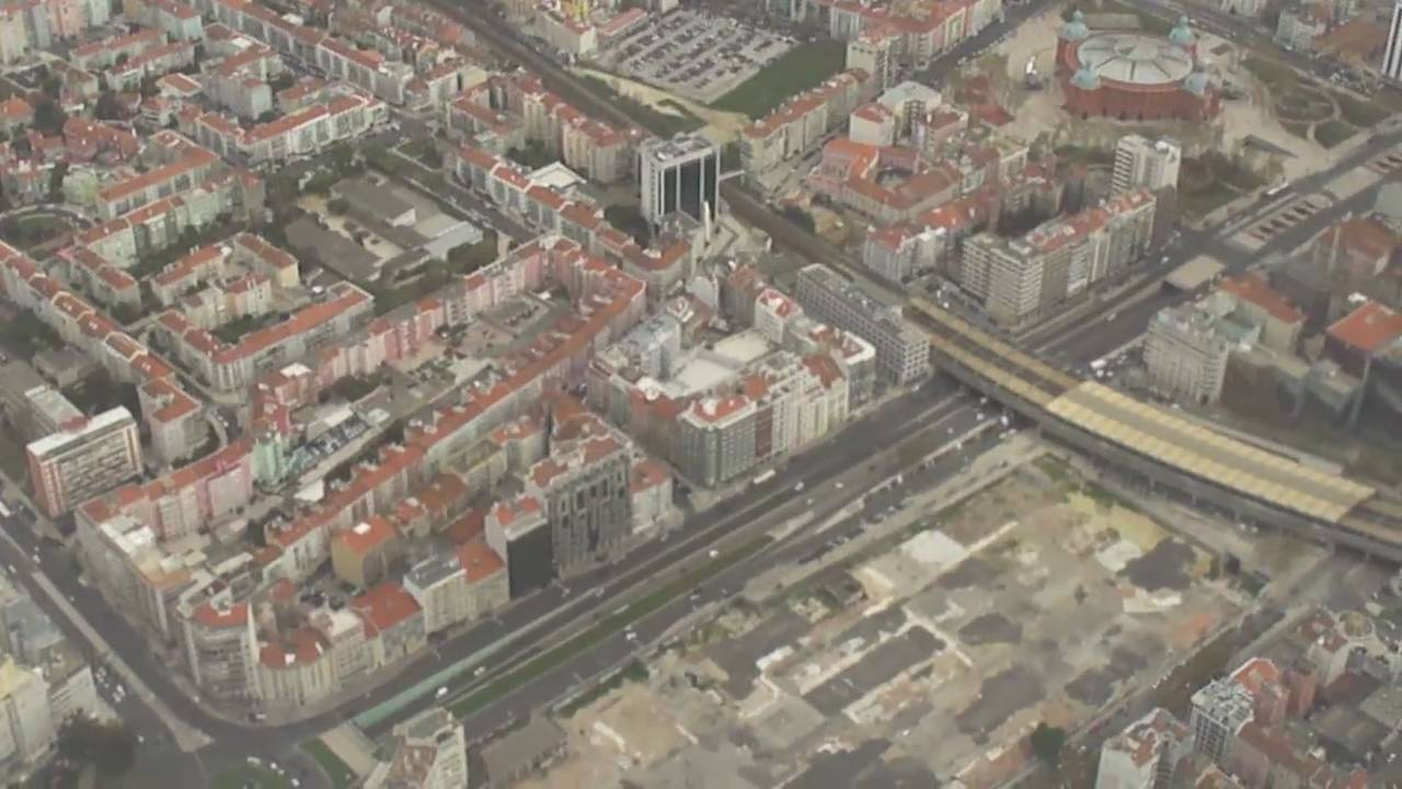 Lisbon-to-Madrid flight takes off toward Atlantic & northbound landing 2011-03-25