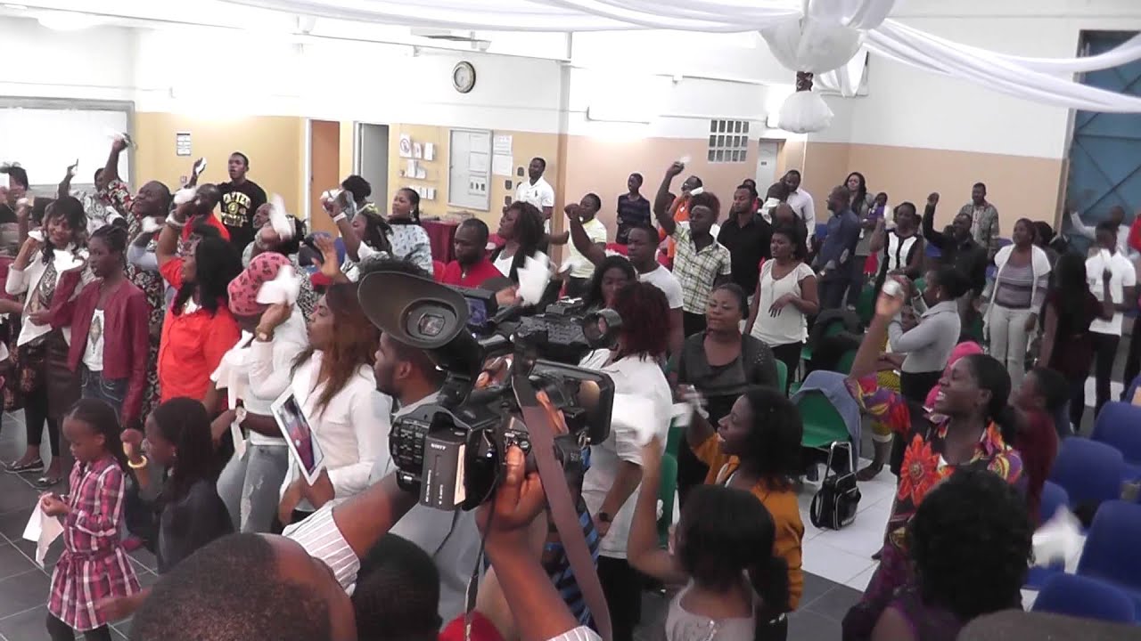 JOURNEE DE LOUANGE AVEC LE FR PAUL LUKELA