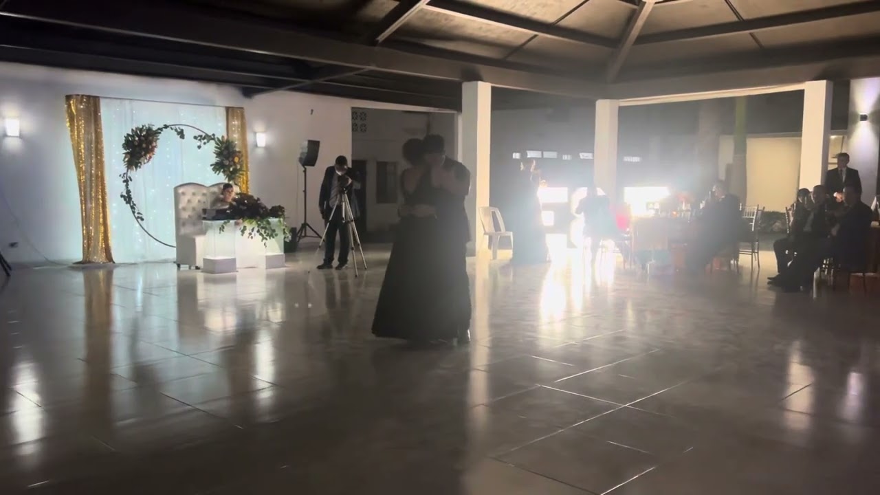 Vals Eres Tu - Carlos Rivera (mamá e hijo)