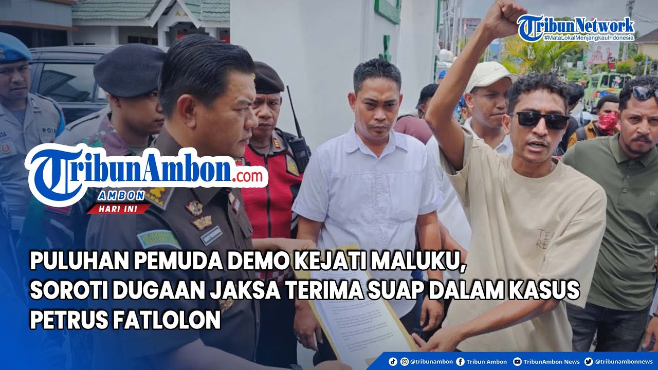 Puluhan Pemuda Demo Kejati Maluku, Soroti Dugaan Jaksa Terima Suap dalam Kasus Petrus Fatlolon