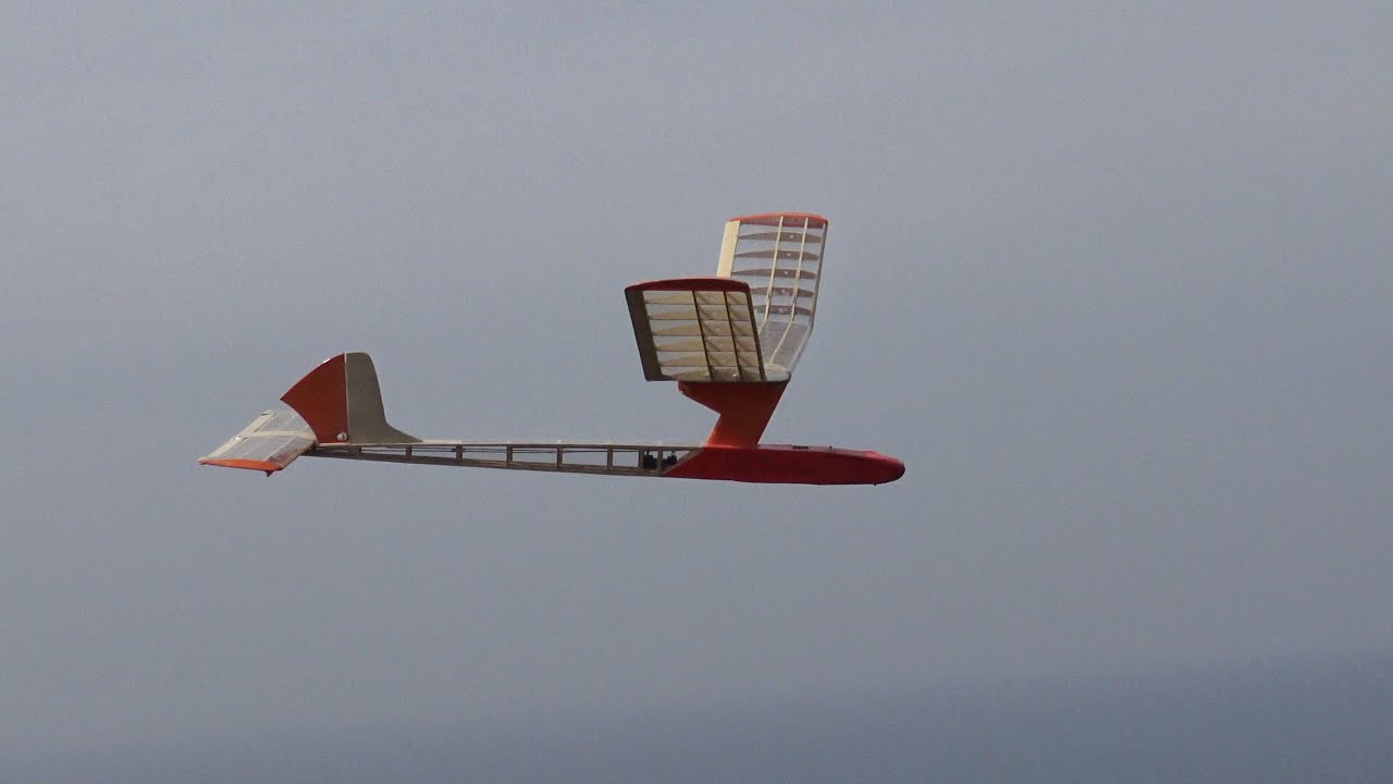 Zootsuit old-timer gliding.