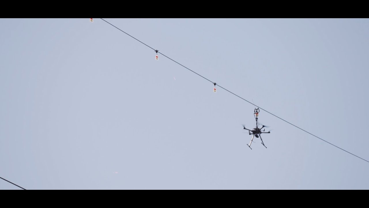 Instalación de dispositivos salvapájaros con drones en líneas eléctricas del Pirineo de Huesca