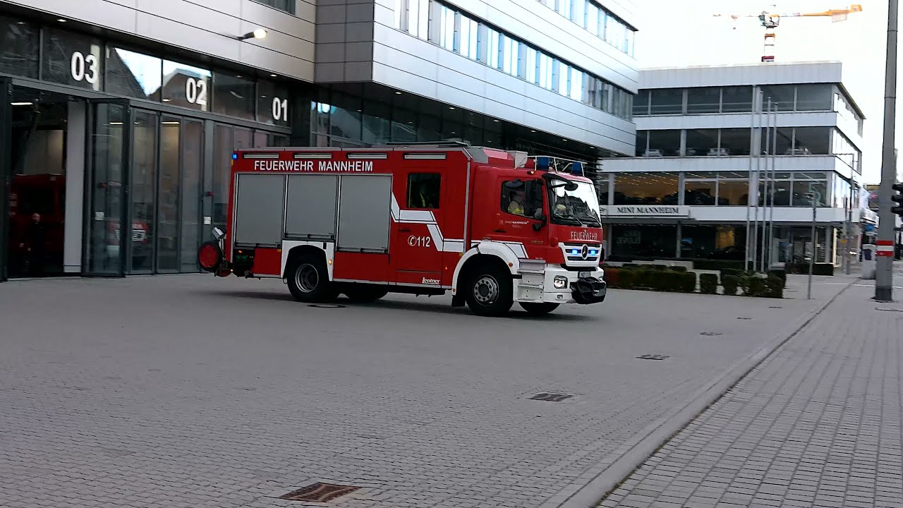 Berufsfeuerwehr Mannheim und Christoph 53 an der Berufsfeuerwehr