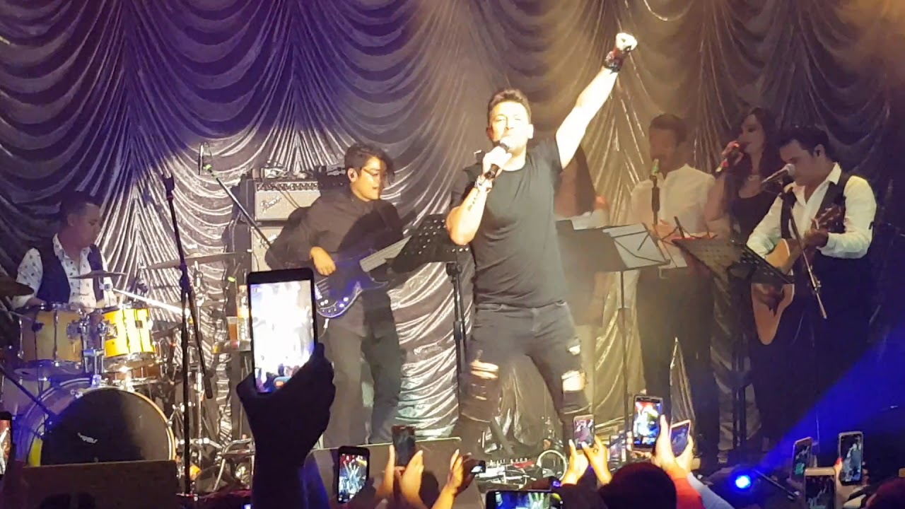 Popurri nuestro amor, otro momento otro lugar, orgullosa nena y loco por tiPablo Ruiz en Foro Viena