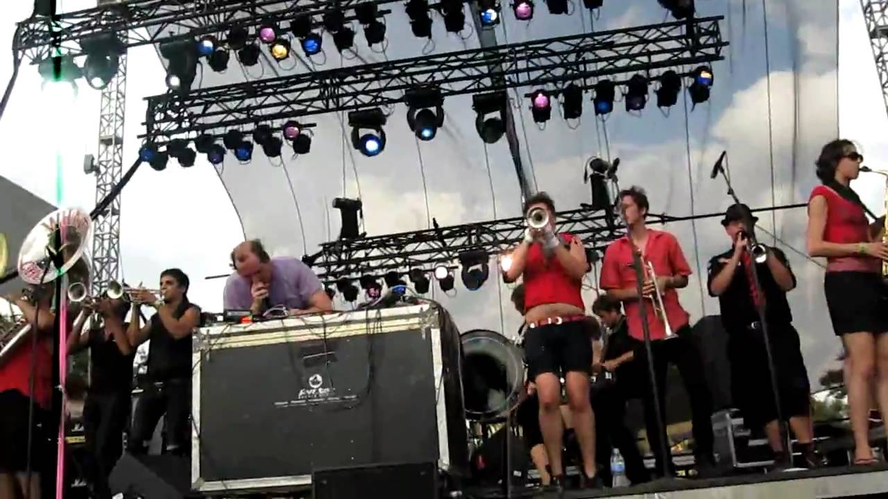 Dan Deacon - Of The Mountains @ Lollapalooza 2009
