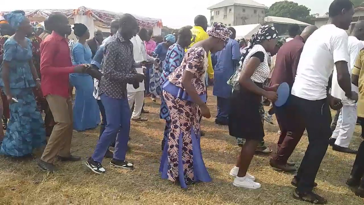 EMEC - RETRAITE SPIRITUELLE WOURI : la louange en langue Massa