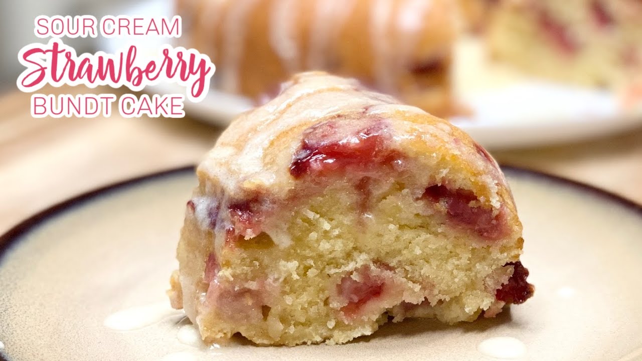 SOUR CREAM STRAWBERRY BUNDT CAKE / The Best Cake Recipe, Strawberry Cake Recipe, Sour Cream Cake