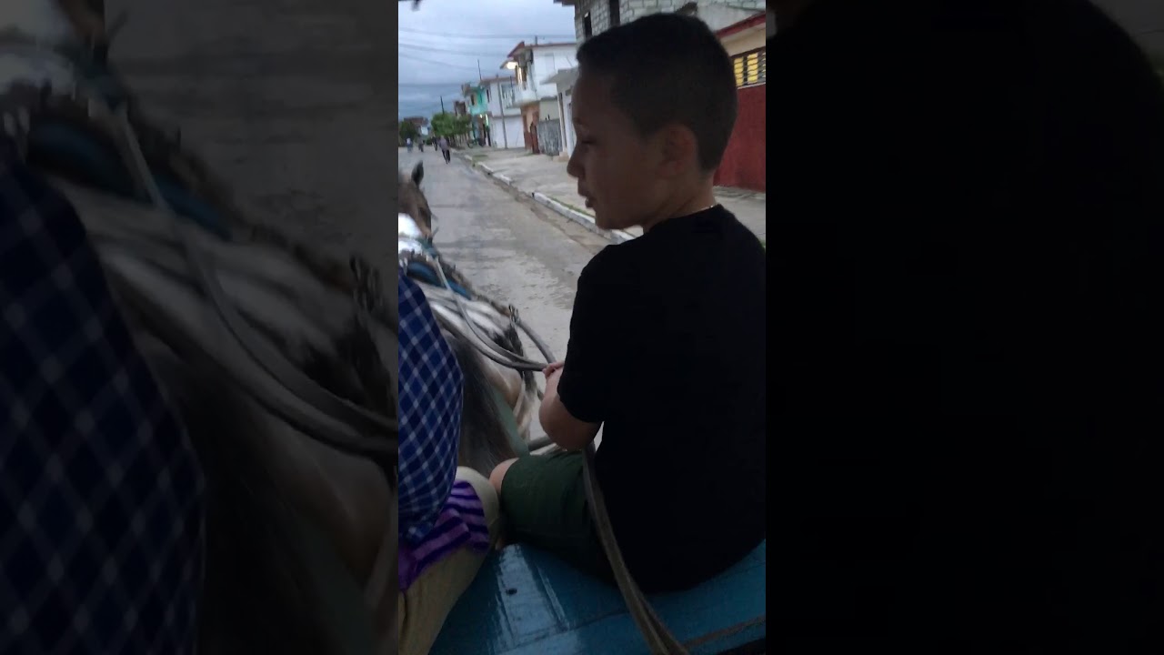 Mi ni&ntilde;o cochando en Sancti Sp&iacute;ritus cuba