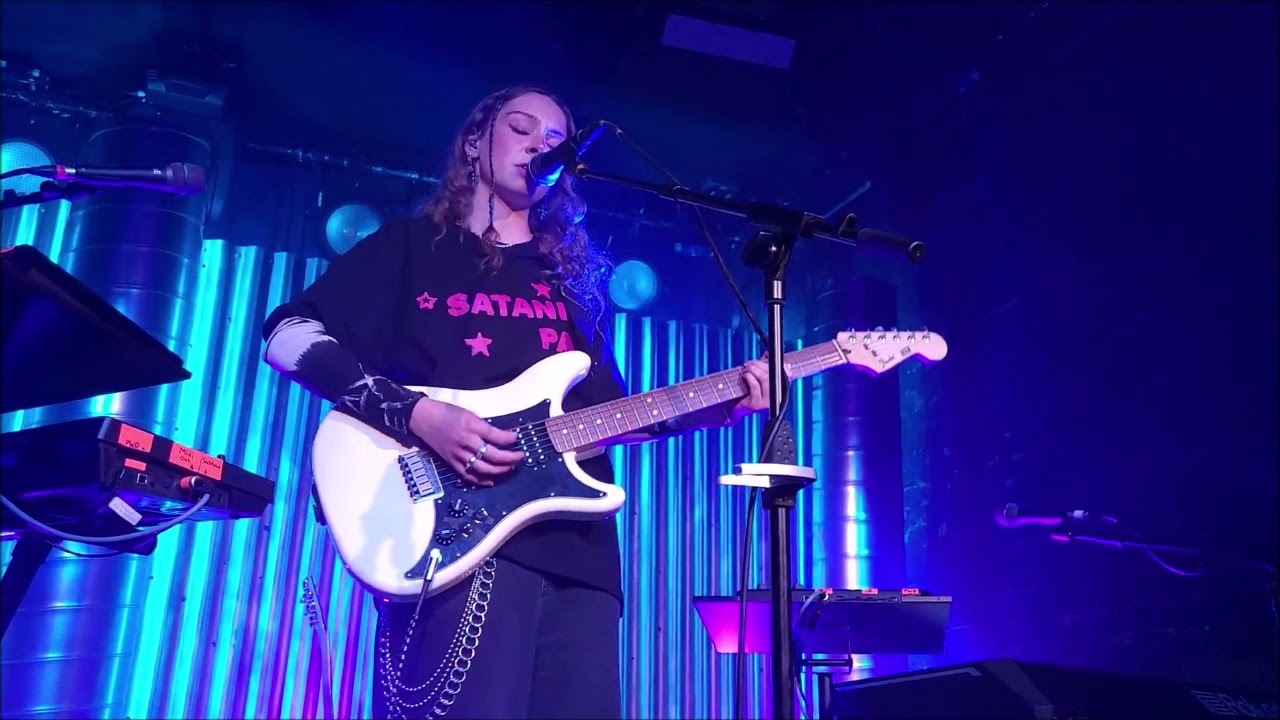 Holly Humberstone - Thursday @ Omeara, London 15/08/21