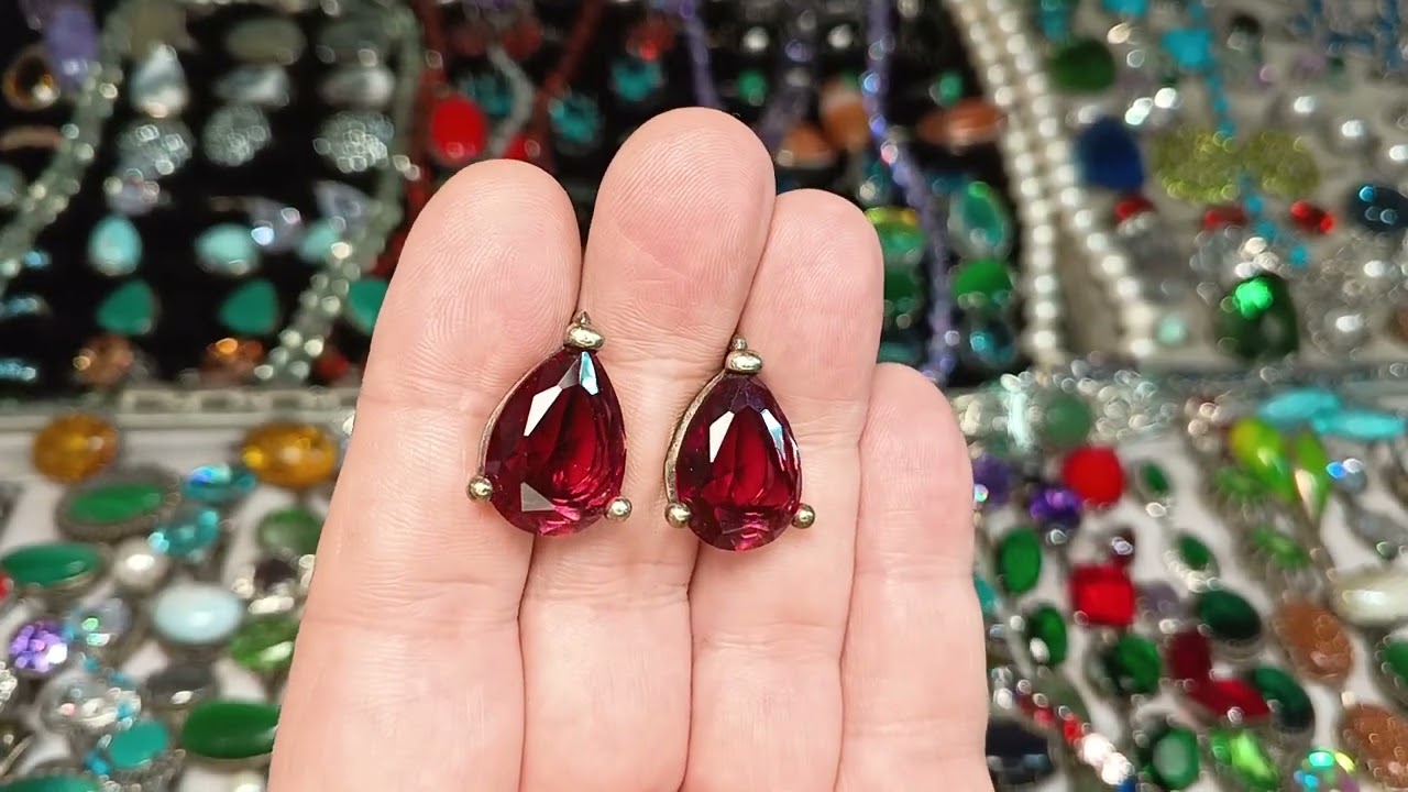Распродажа серег с камнем. Распродажа действует три дня .