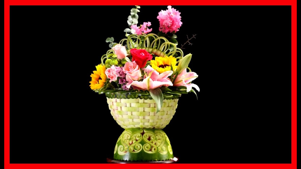 Art carvings of fruits and vegetables. sculpture watermelon flower basket.