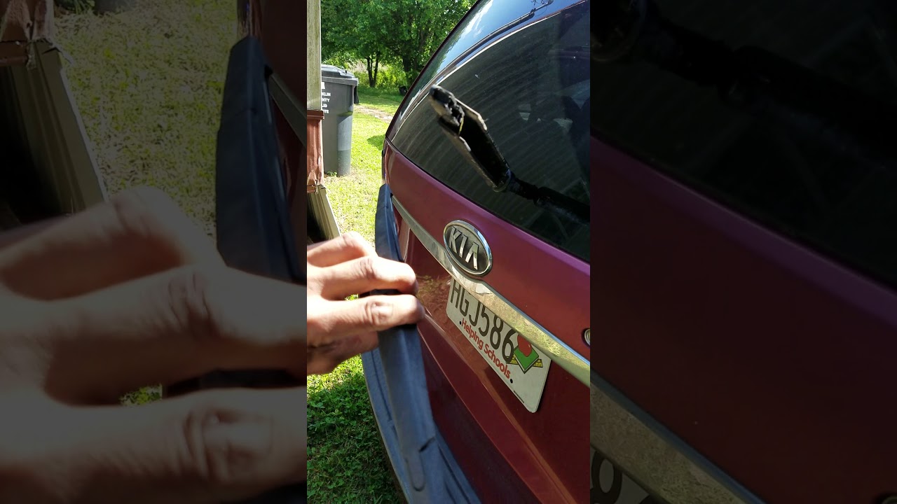 Como reemplazar limpiador dé parabrisa trasero en kia sedona 2006