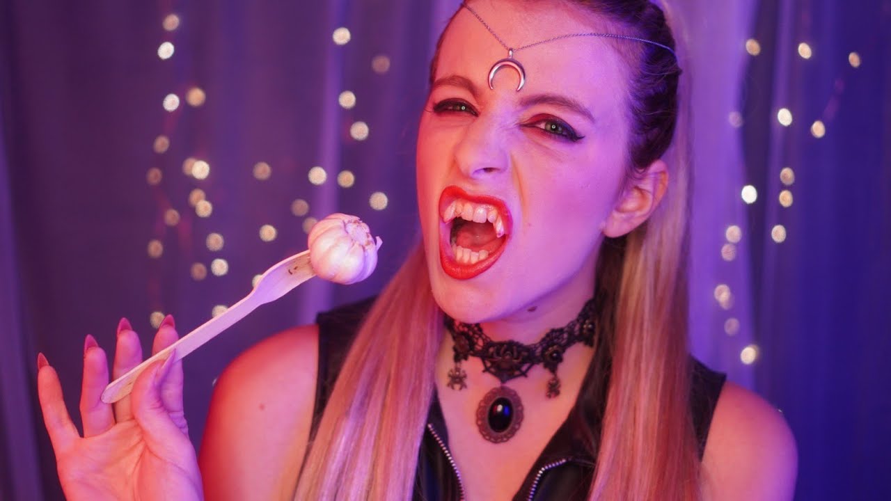 ASMR Entrevista Con El Vampiro ... Literal, Y Te Chupo La Sangre 🦇