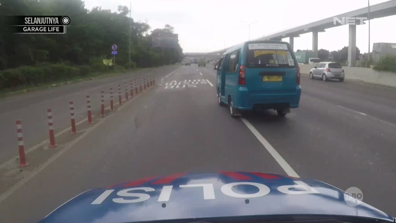 Kejar-kejaran Petugas dengan Sopir Angkot di Jalan Tol