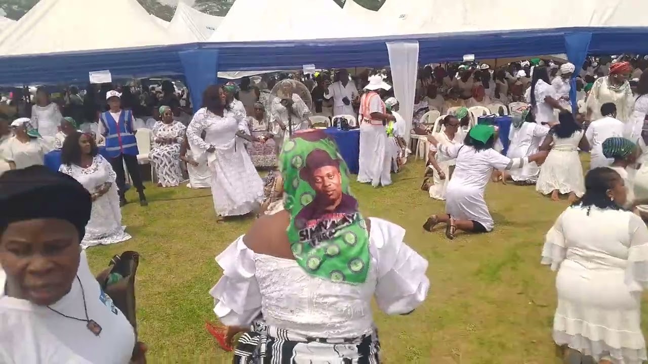 Rivers Crisis : Women kneel in prayer, interceding for peace in Rivers State