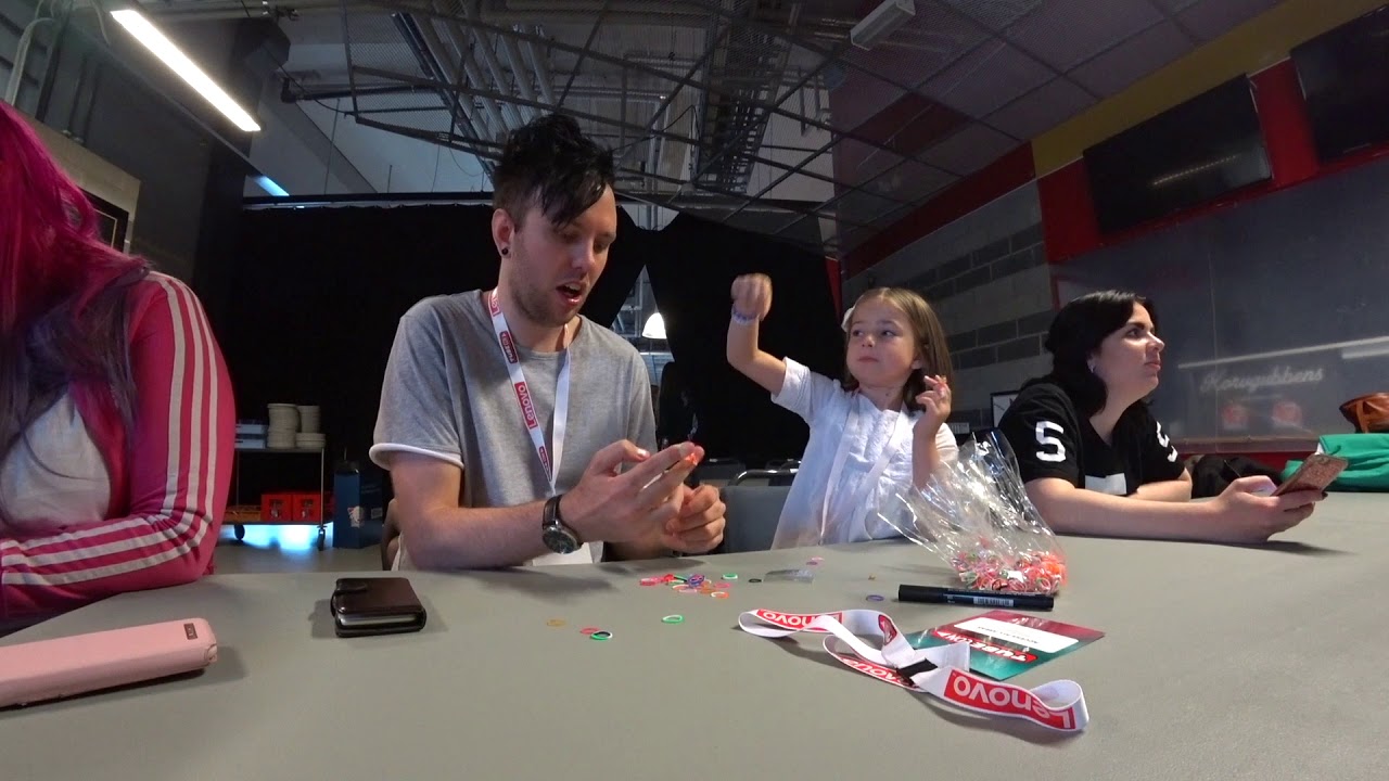 Utmanar Tomu i LoomisBand på Tubecon