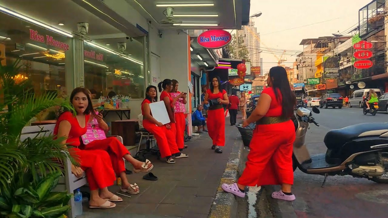 🇹🇭 [4K] Central Road massage shops - Pattaya, Thailand February 2025