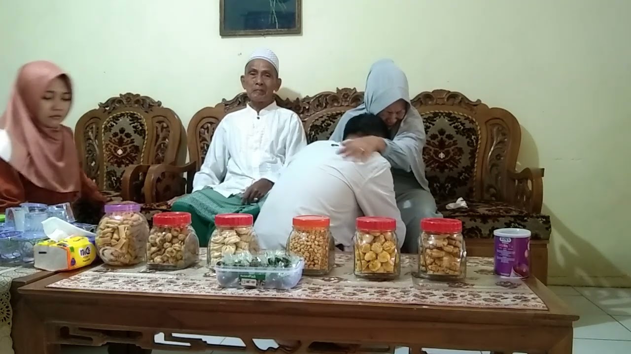 Sungkeman lebaran dirumah eyang 2024