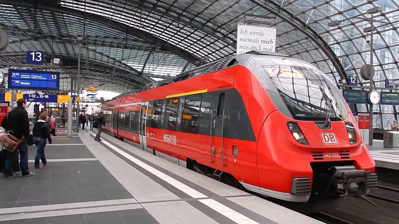Züge am Hauptbahnhof Berlin (S-Bahn - DB-Bahn)