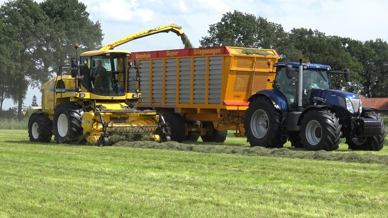 Loonbedrijf Prenger met New Holland FX60 & T7.270 Blue Power aan het gras hakselen (2017)