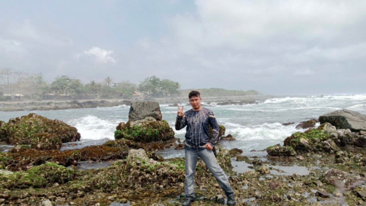 Wisata Pantai Batu Kukumbung, Karang Wangi Kec. Cidaun Kab. Cianjur Jawa Barat Indonesia