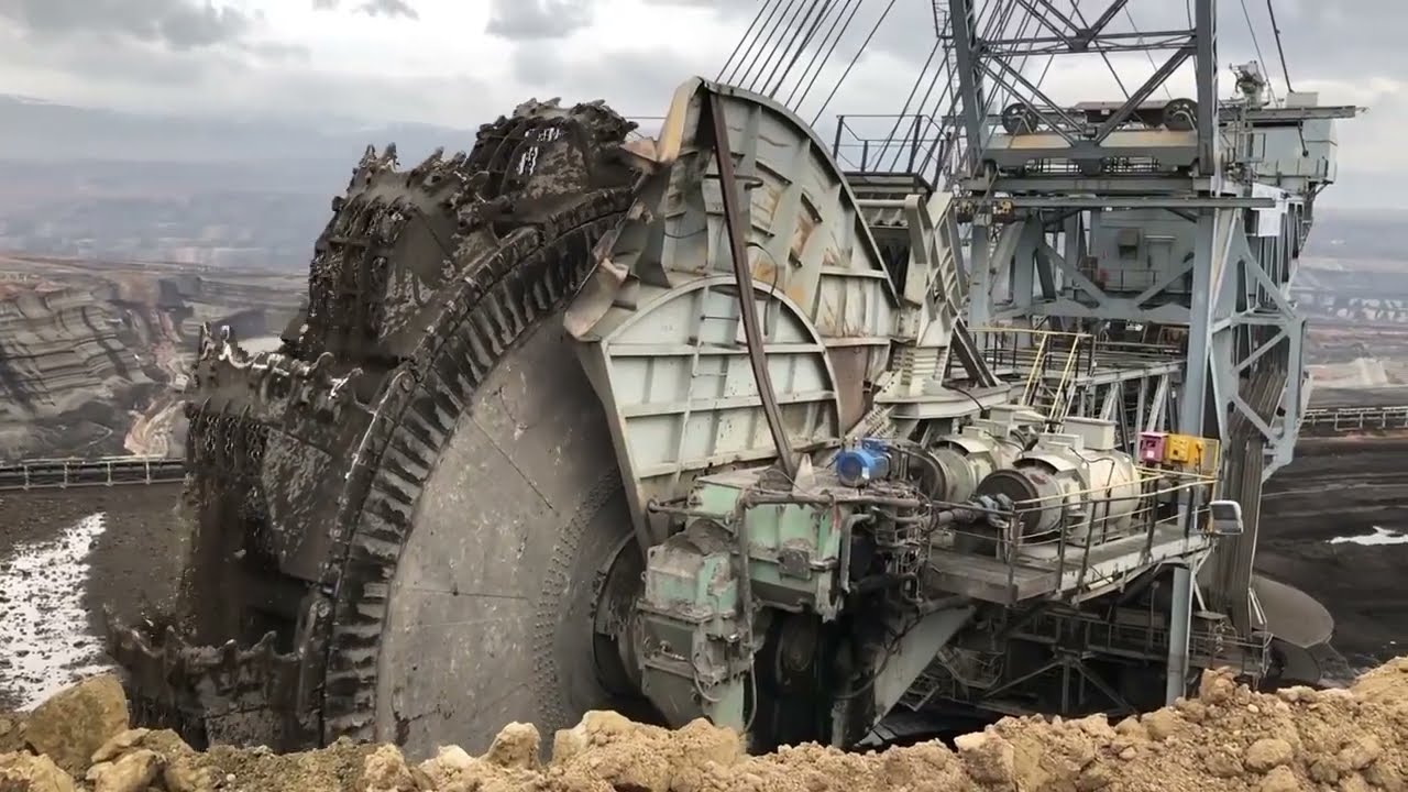 How do excavator work in mines? Big excavator.