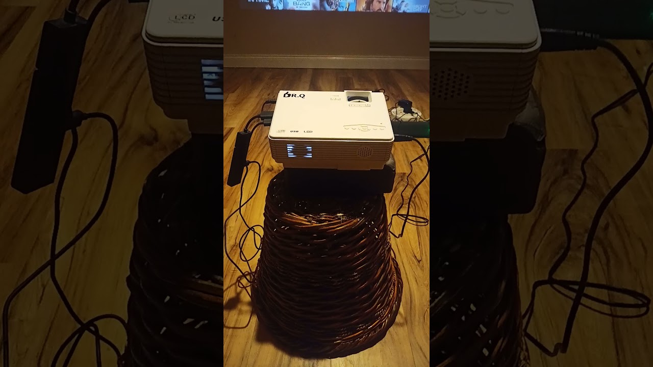 Проектор DR. Q HI-04 с проекционным экраном 1080p Full HD