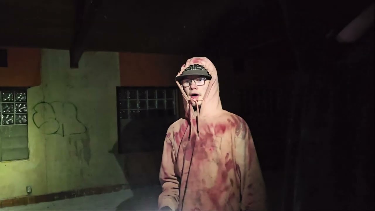 Exploring Abandoned Gas station (We had permission)