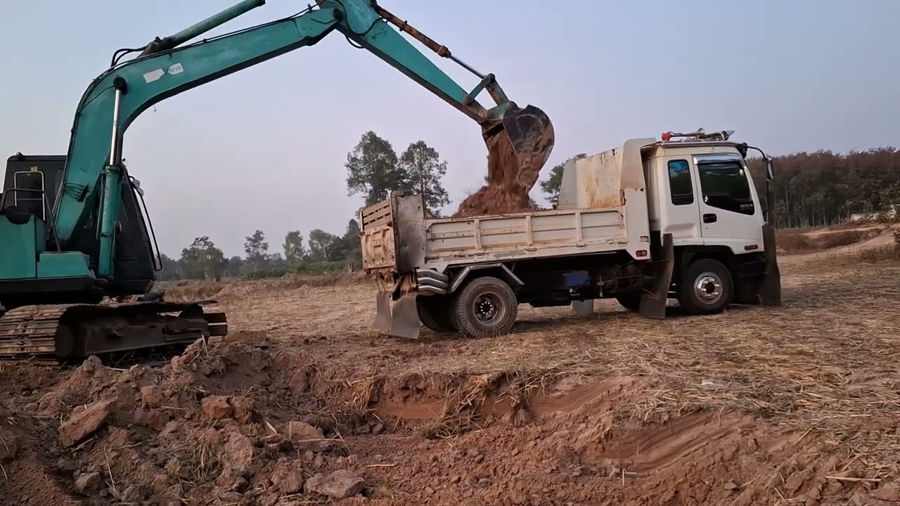 รีวิวรถแบ็คโฮ kobelco mak2 ลอกนาสวยๆ #ศรีสะเกษแม็คโครซิ่ง @ผู้ติดตาม