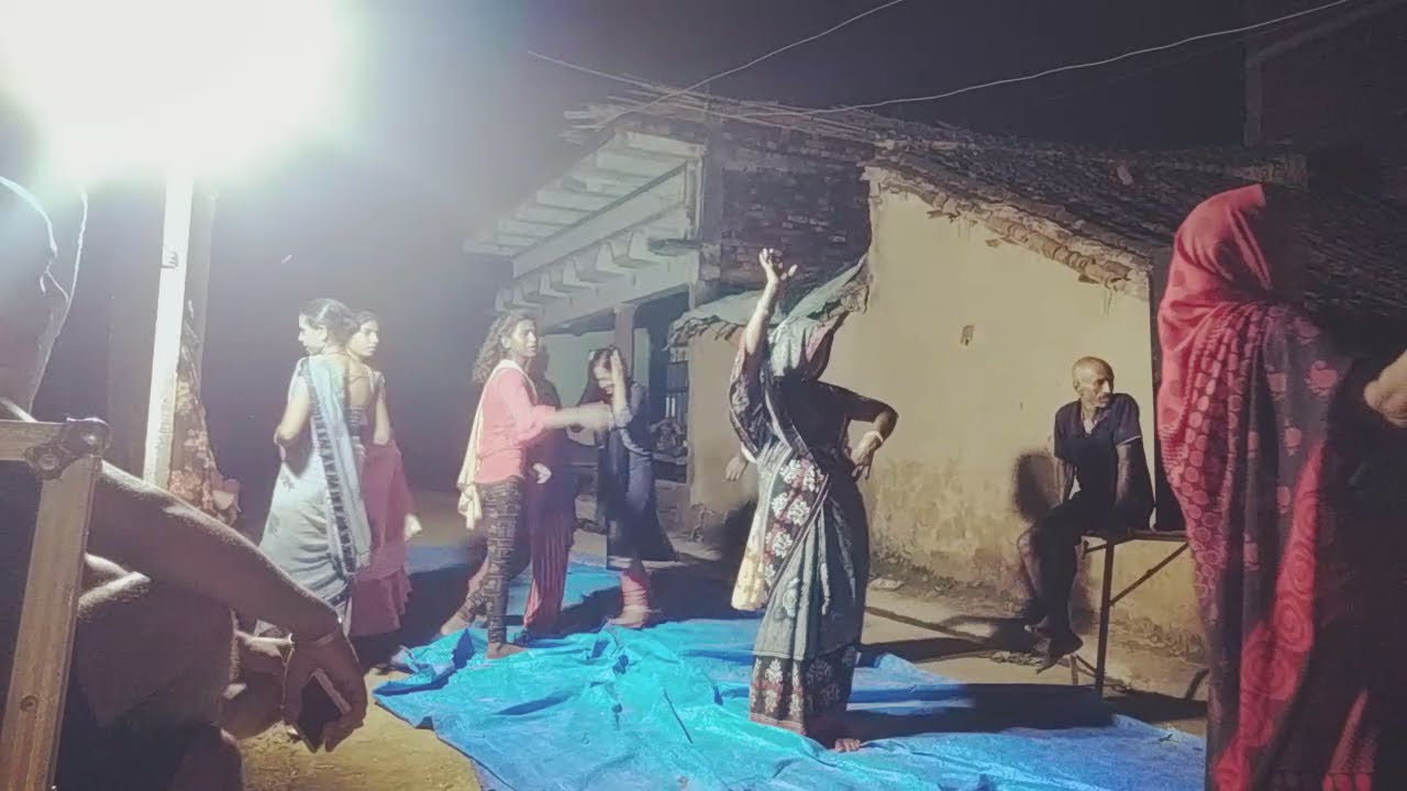 pakhawaj ke Nach per jhoomti mahilayen
