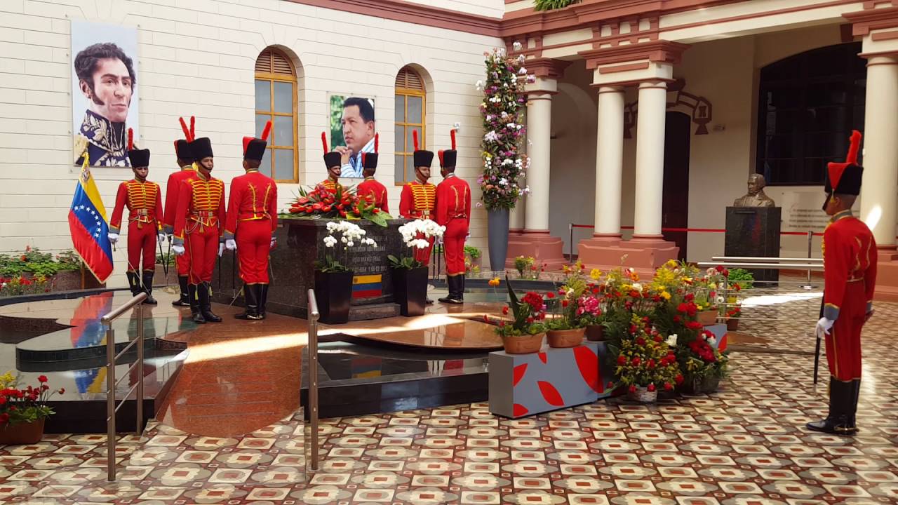 Cambio de Guardia al Comandante Chávez en el Cuartel de la Montaña 4F.