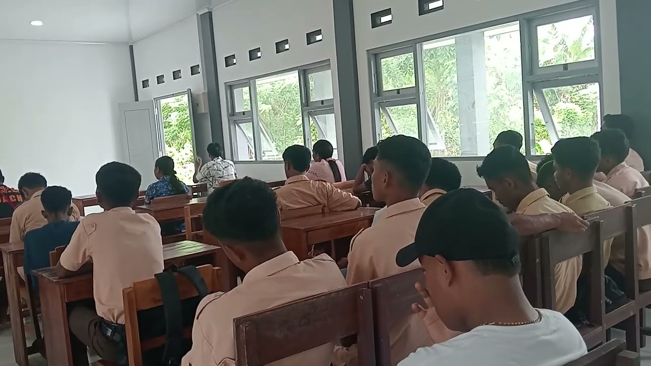 Sosialisasi dan Penyerahan Tanda Daftar BKK SMK Negeri 3 Ende