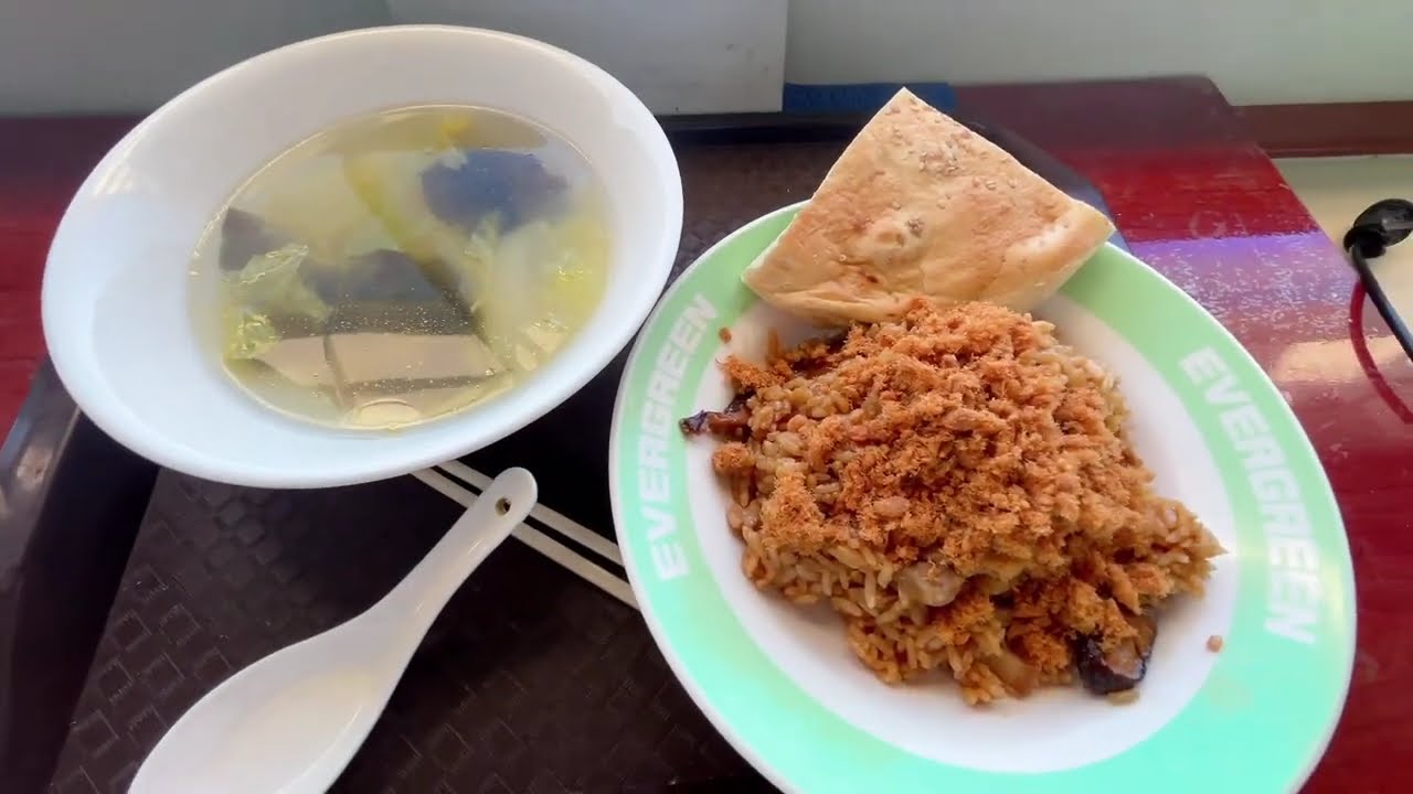 探秘台湾“乖乖”护机传奇：走进长荣巨轮，体验台味早餐的独特魅力#引航员 #宁波舟山港 #长荣海运 #船舶运输 @DOU+小助手