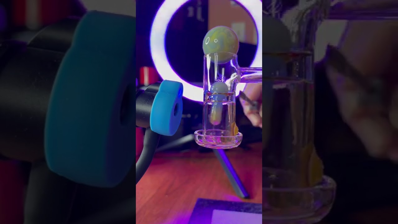 Tooth Decay Cured Crumble Melt Shot #cannabiscommunity #melting #dabs #dabbing #bangers #clouds
