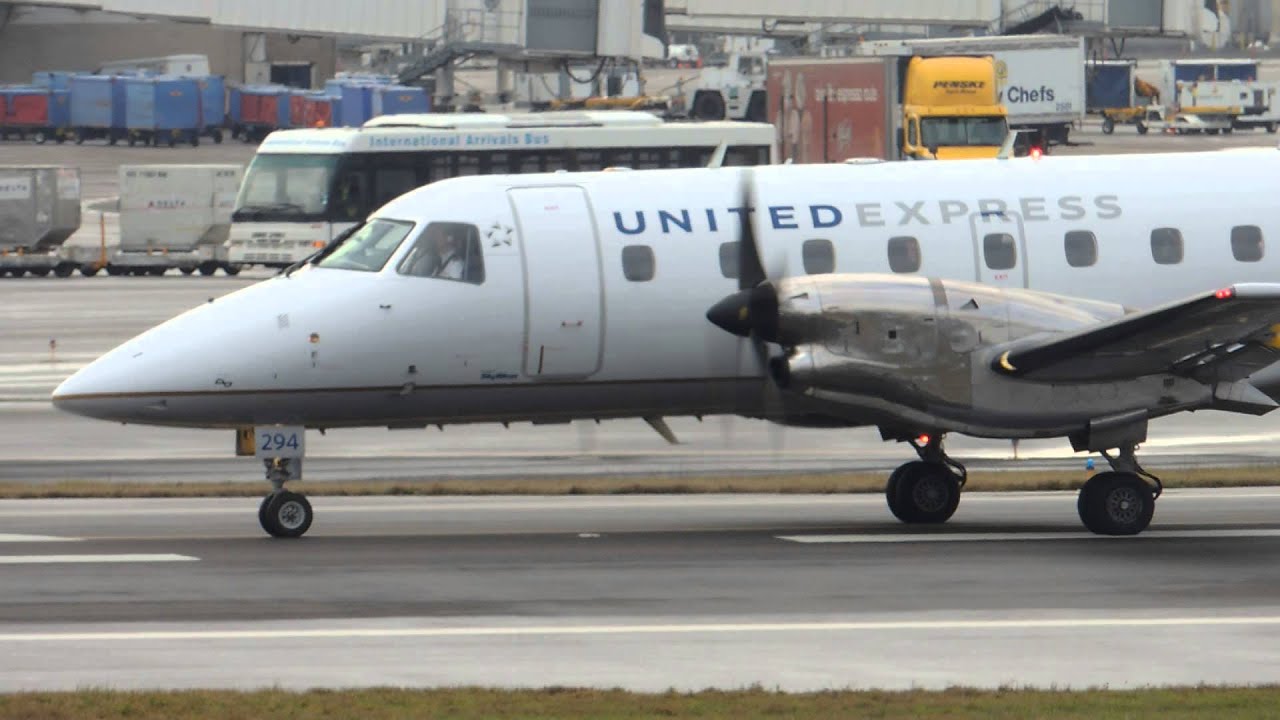 United Express (SkyWest) Embraer EMB-120 [N294SW] takeoff from PDX