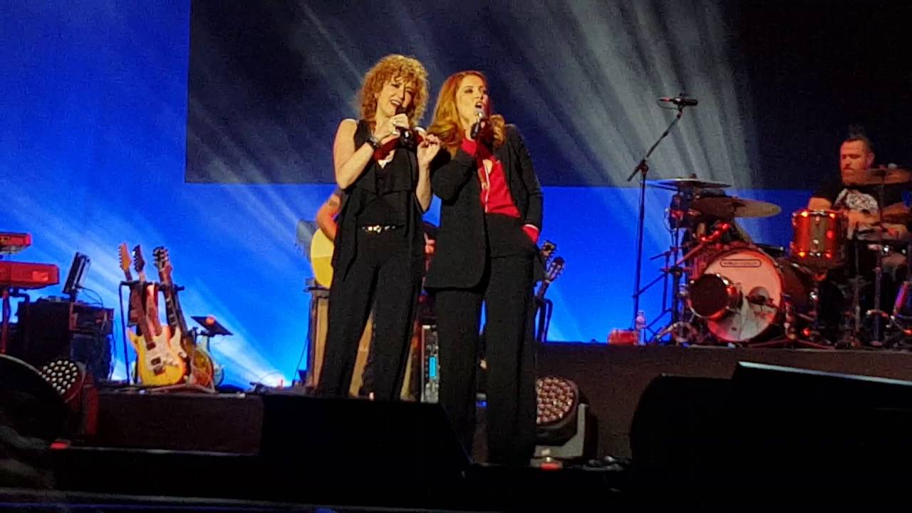 Fiorella Mannoia e Noemi - L'amore si odia Amiche in Arena 19/09/2016