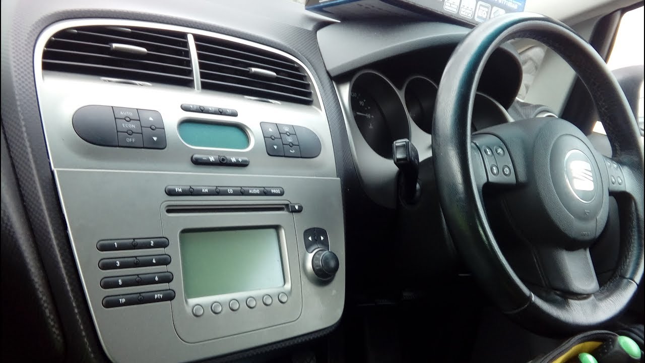 Seat Altea 2004 года выпуска, как снять магнитолу, простое руководство + номера деталей для обнов...