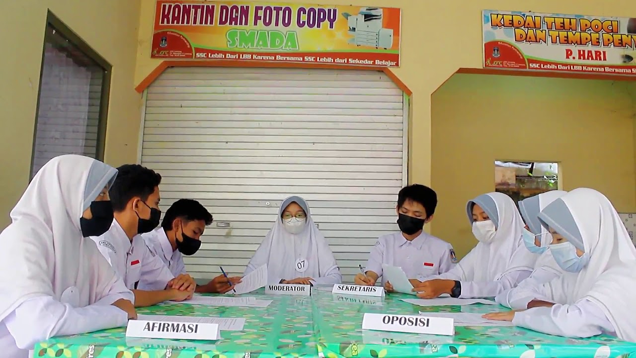 DEBAT 