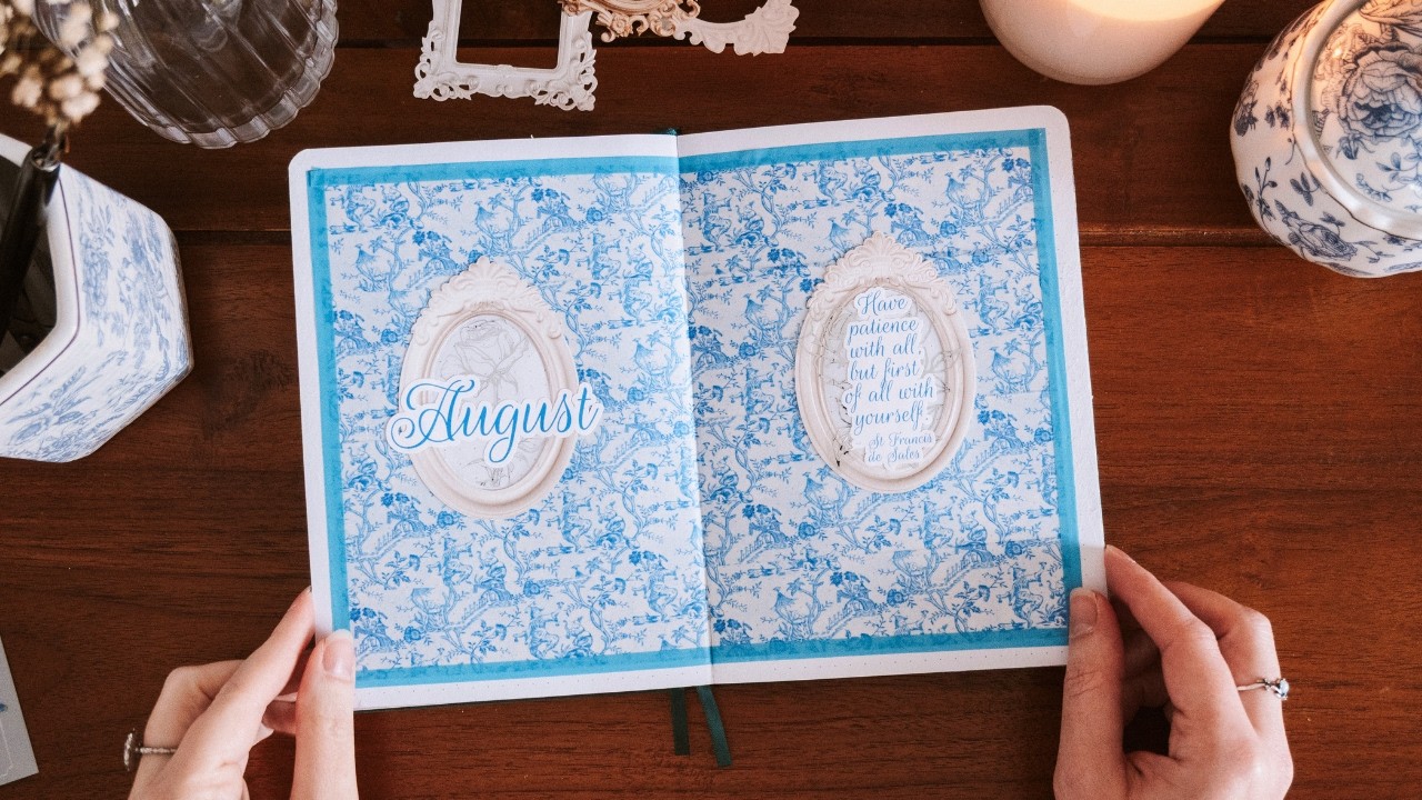 August Journal Setup 📖 Toile de Jouy Chinoiserie theme