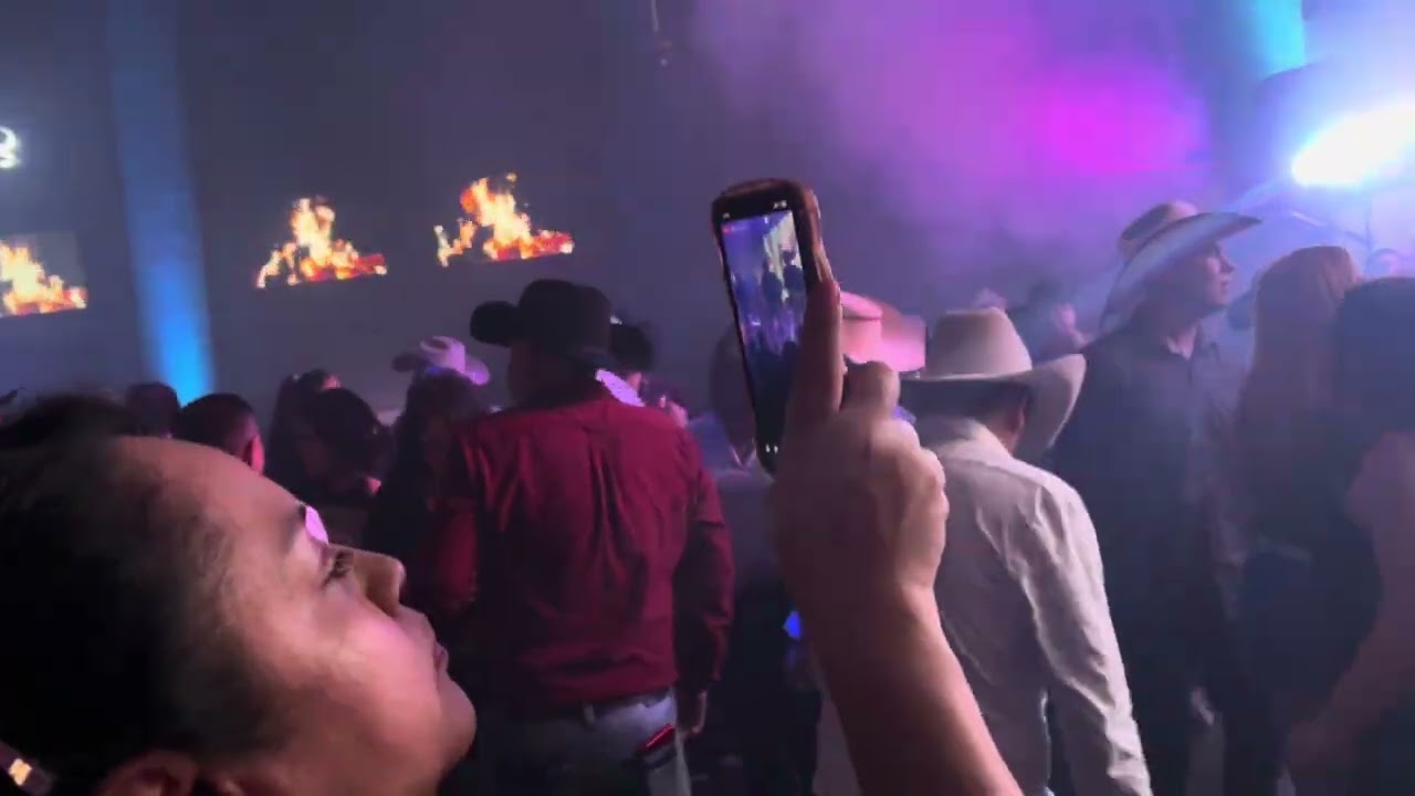 Grupo Emoción de tierra caliente la cadena 