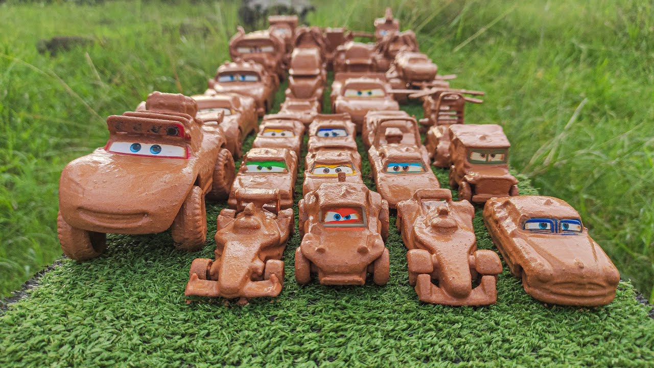 Clean up a lot of Disney cars & muddy toy car convoys