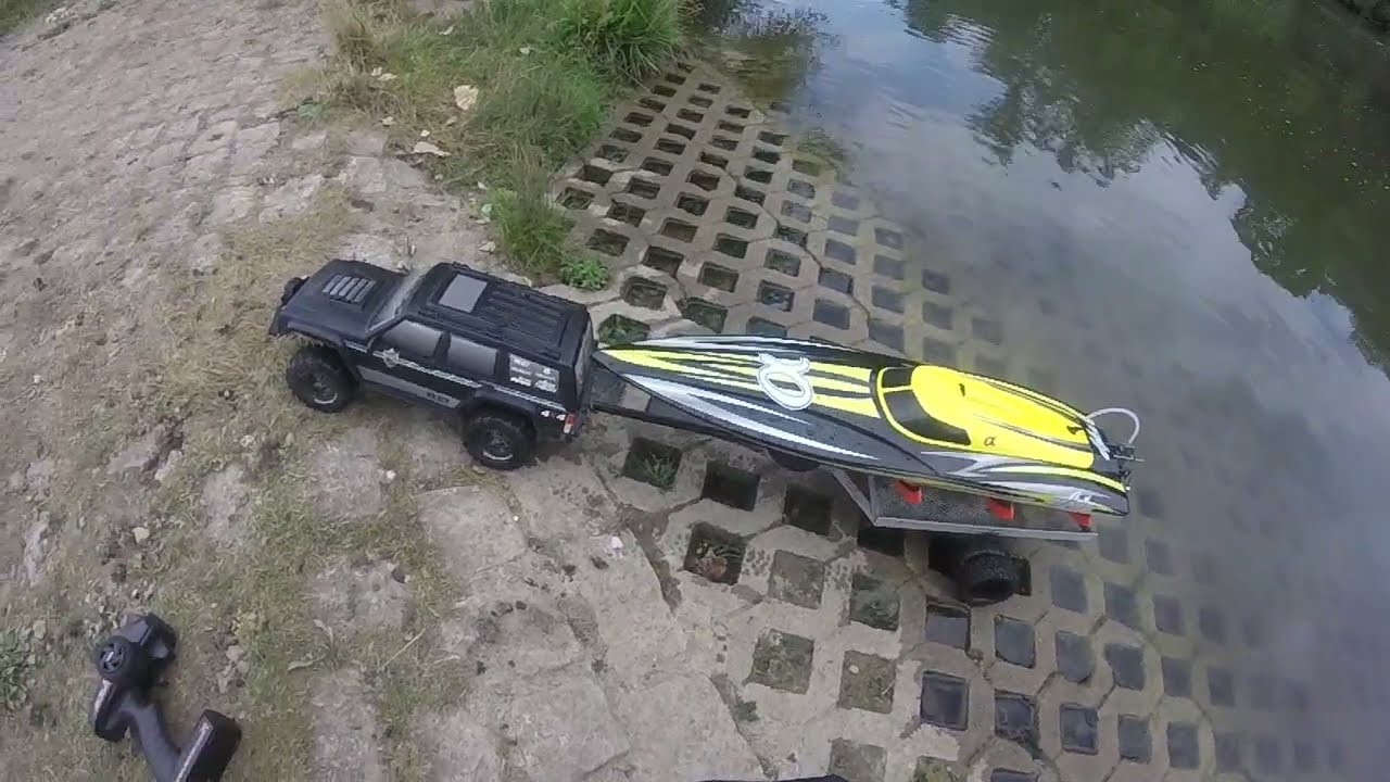 Crawler l&auml;sst mein Boot ins Wasser