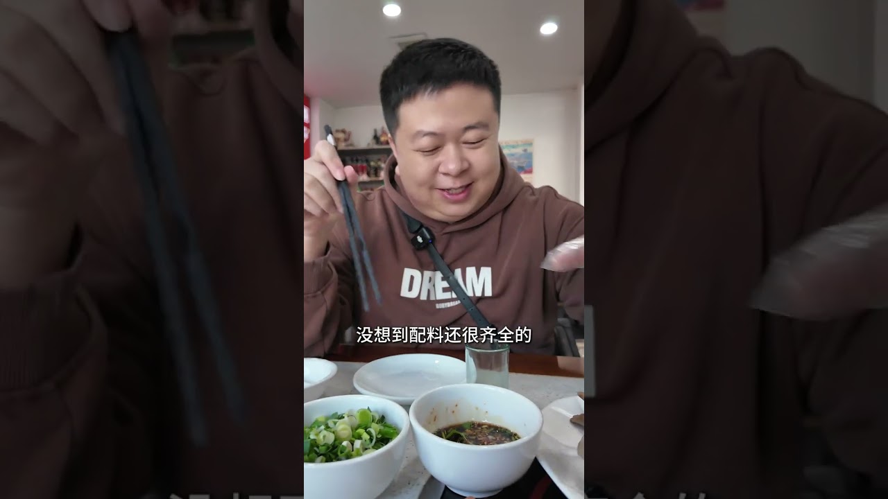 来金坛唯一的遗憾就是胃太小了，一起看看有哪些好吃的吧。 1.火烧鸡蛋灌饼（司马坊步行街），纯靠压制烘出来的饼，不输炸后再烤的那种，饼皮特别酥脆，推荐。2.临榆炸鸡腿（金江苑店），连锁中式炸鸡腿，路