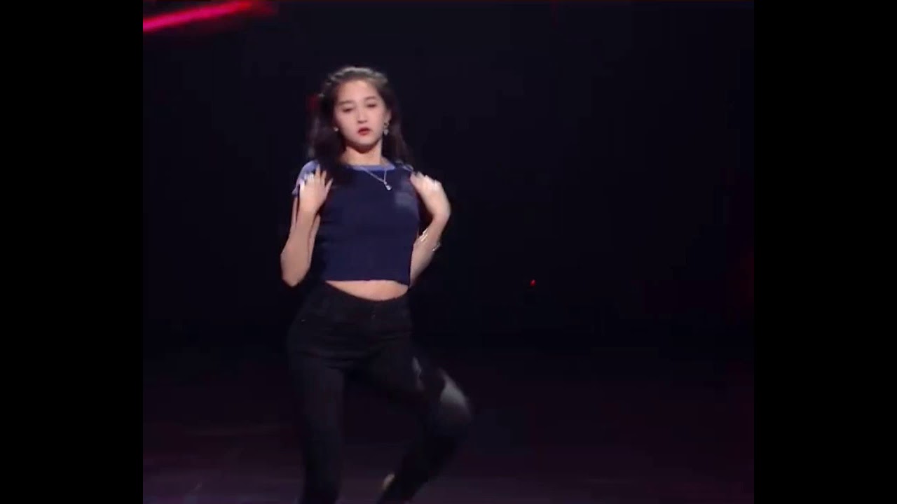 Guan Xiaotong : Dancing practice